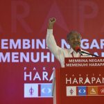 Nobody Dares Plotting Against Mahathir - Only PAS Plotting How To Best Suck Up To Him