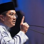 Stay Cool, Don't Panic - Azmin Shows Horrible Leadership By Rushing For Racist Malay Agenda