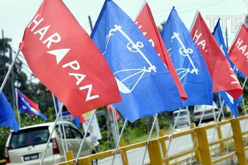 Semenyih by-Election - Harapan and Barisan Nasional Flags