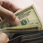 Here's How Much Cash Billionaires Bill Gates & Warren Buffett Carry In Their Wallets