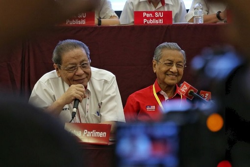 Lim Kit Siang with Mahathir Mohamad - Happily Laughing