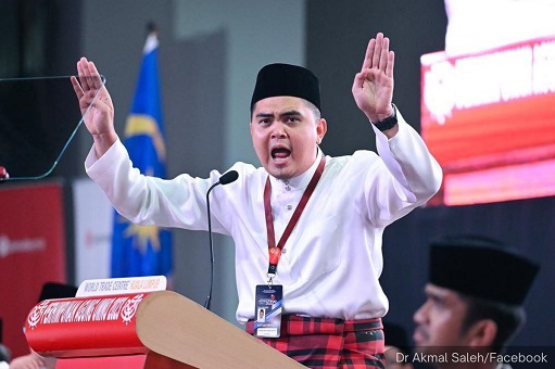 Chicken Out – Akmal Dares Not Quit UMNO Despite Backstabbed