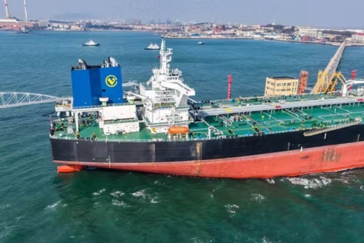 Ships Pretend To Be Chinese To Cross Strait Of Hormuz