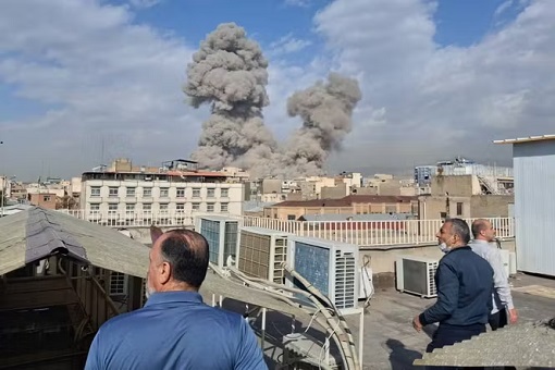 US-Israel Attack Iran - Tehran in Smoke 2