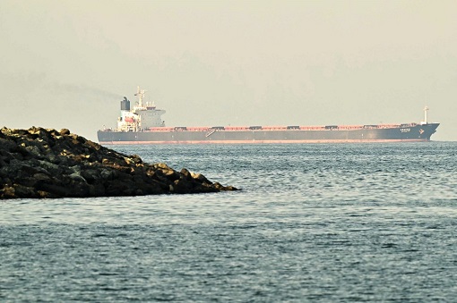Iran War - Strait of Hormuz Closed Again