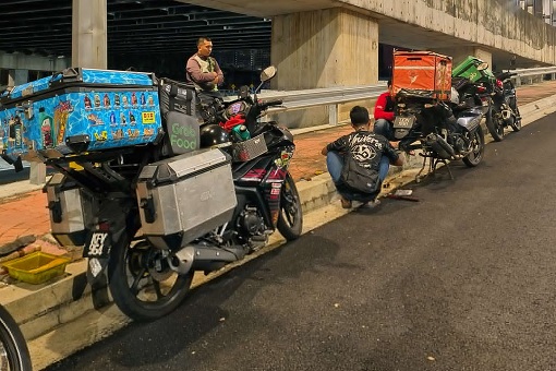 Mechanic Minyak Hitam Jalanan - Services at Road Side