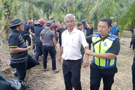 Tambun Farmers Forced Eviction - Parti Sosialis Malaysia leader Dr Jeyakumar Devaraj