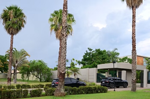 Black Vehicles belonging to Bolsonaro motorcade entering Condominium in Brasília